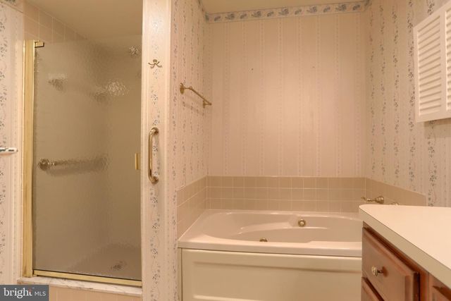 4 CAMBRIDGE DR, Hershey, PA 17033