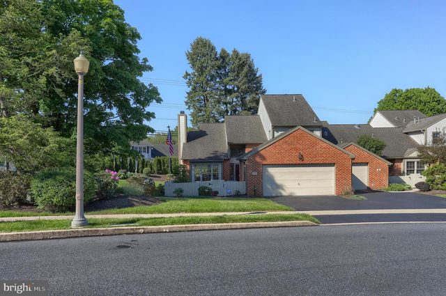 4 CAMBRIDGE DR, Hershey, PA 17033