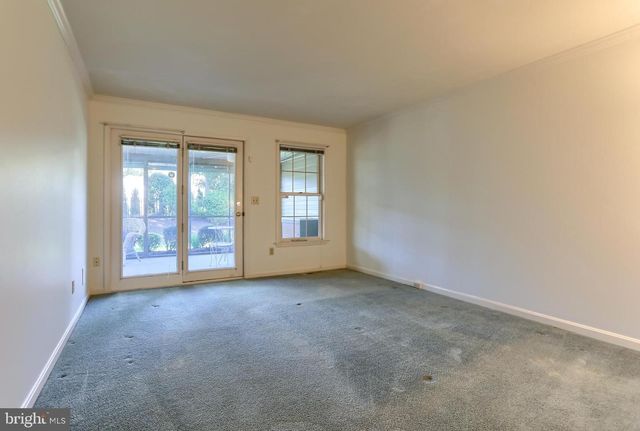 4 CAMBRIDGE DR, Hershey, PA 17033