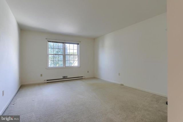 4 CAMBRIDGE DR, Hershey, PA 17033