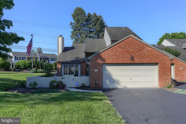 4 CAMBRIDGE DR, Hershey, PA 17033