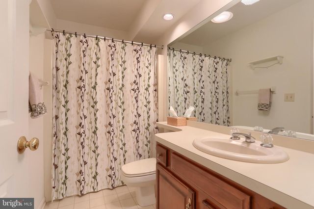 4 CAMBRIDGE DR, Hershey, PA 17033
