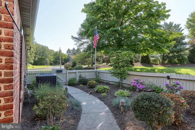 4 CAMBRIDGE DR, Hershey, PA 17033