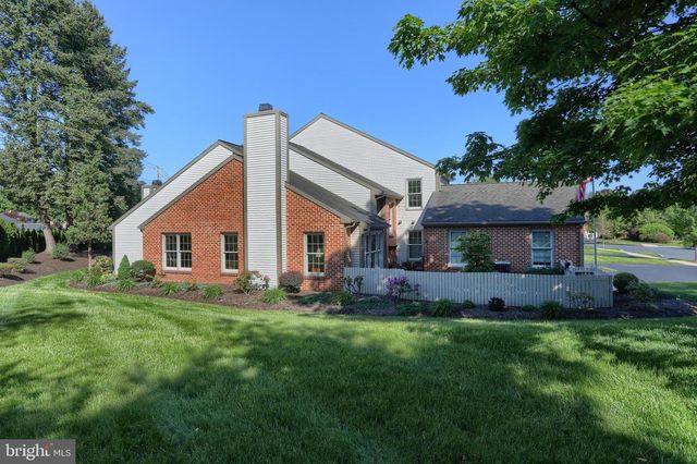 4 CAMBRIDGE DR, Hershey, PA 17033