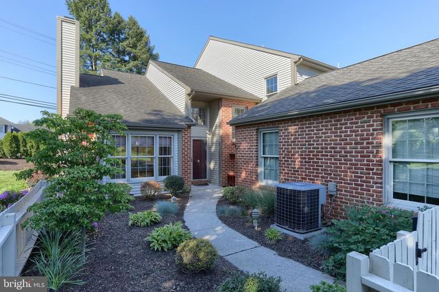 4 CAMBRIDGE DR, Hershey, PA 17033