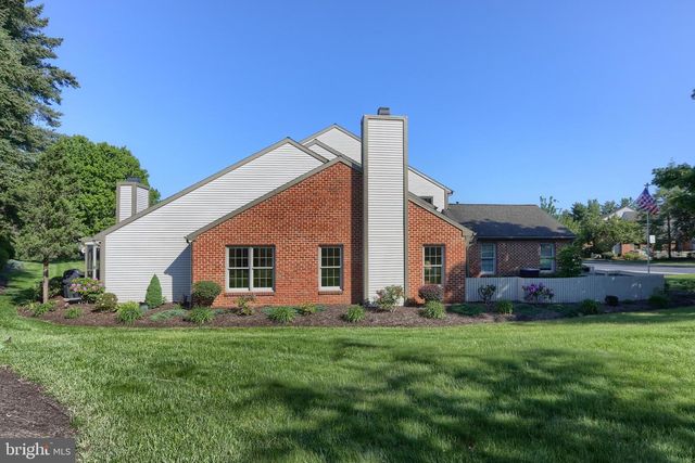 4 CAMBRIDGE DR, Hershey, PA 17033