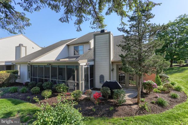 4 CAMBRIDGE DR, Hershey, PA 17033