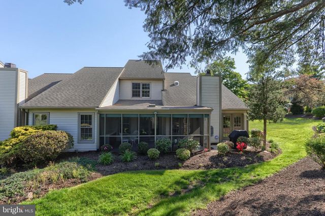 4 CAMBRIDGE DR, Hershey, PA 17033