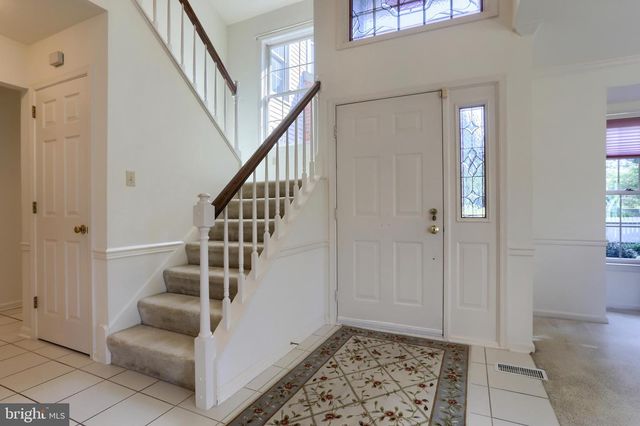 4 CAMBRIDGE DR, Hershey, PA 17033