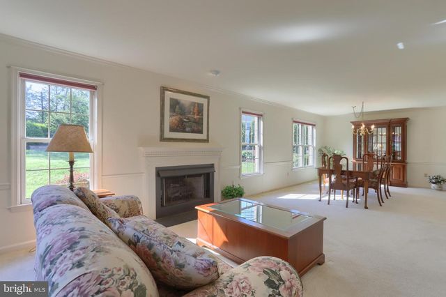 4 CAMBRIDGE DR, Hershey, PA 17033