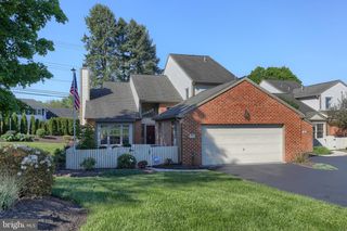 4 CAMBRIDGE DR, Hershey, PA 17033