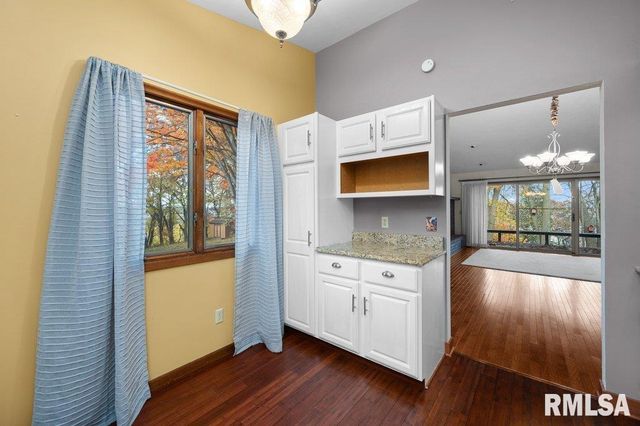 4828 6th Ave Dr Avenue, Moline, IL 61265