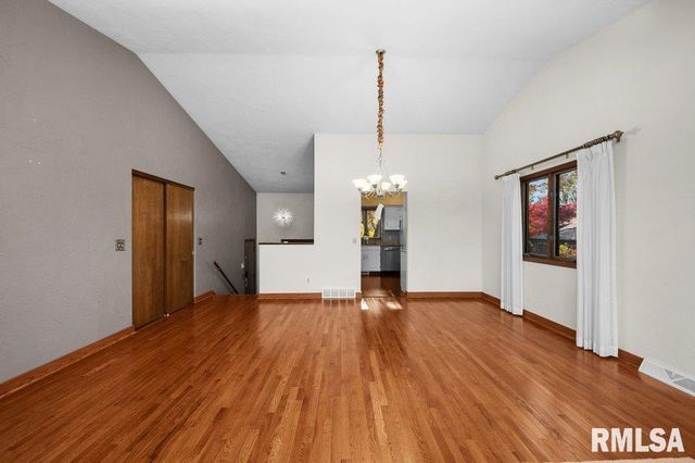 4828 6th Ave Dr Avenue, Moline, IL 61265