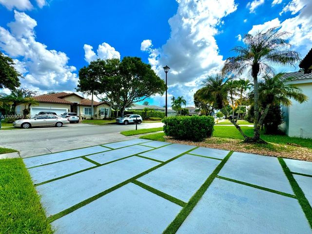 280 SW 167th Ave, Pembroke Pines, FL 33027