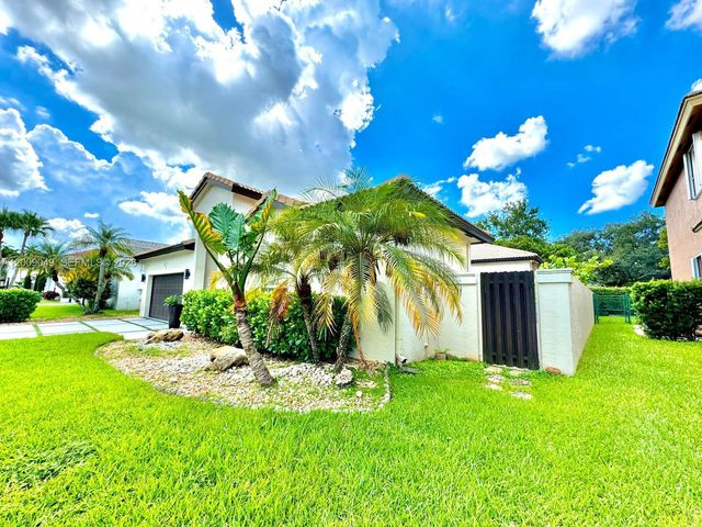 280 SW 167th Ave, Pembroke Pines, FL 33027