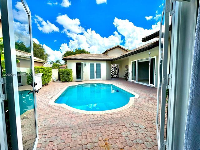 280 SW 167th Ave, Pembroke Pines, FL 33027