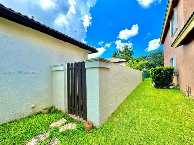 280 SW 167th Ave, Pembroke Pines, FL 33027