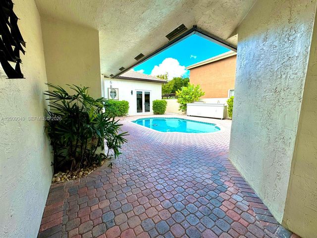 280 SW 167th Ave, Pembroke Pines, FL 33027