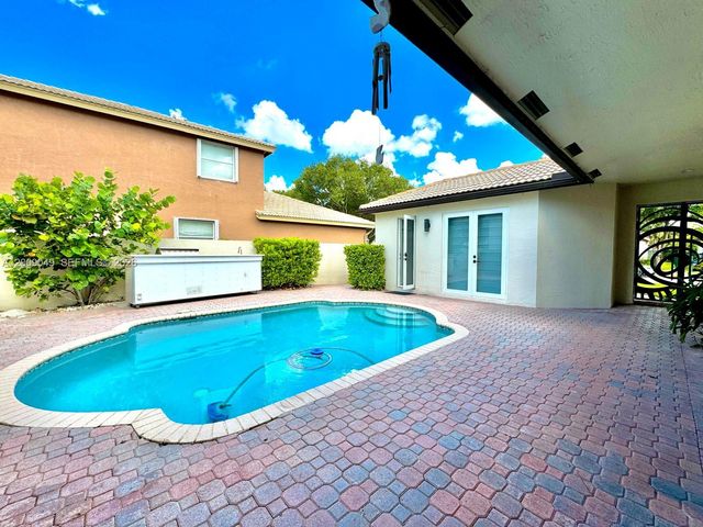 280 SW 167th Ave, Pembroke Pines, FL 33027