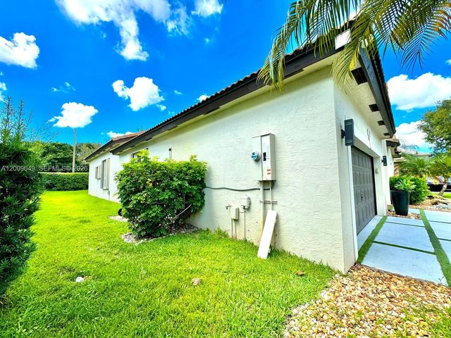 280 SW 167th Ave, Pembroke Pines, FL 33027