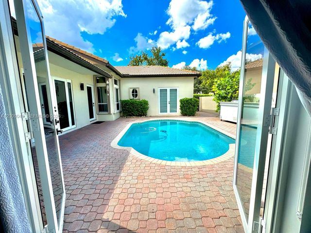 280 SW 167th Ave, Pembroke Pines, FL 33027