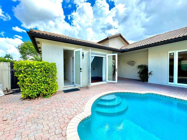 280 SW 167th Ave, Pembroke Pines, FL 33027