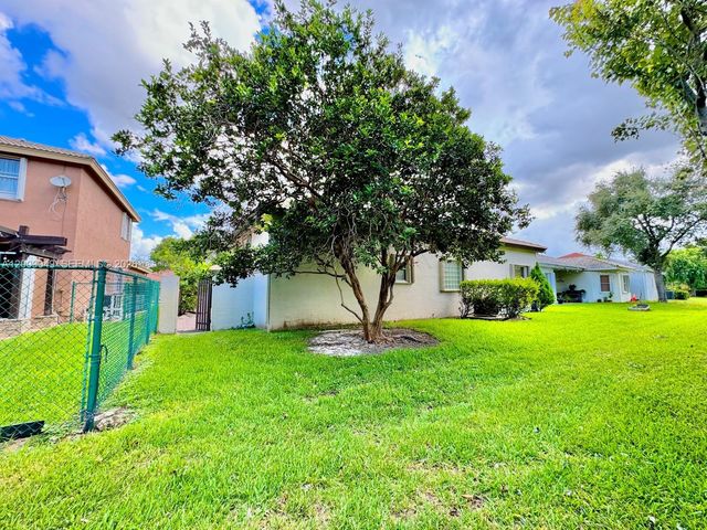 280 SW 167th Ave, Pembroke Pines, FL 33027