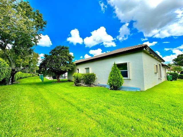 280 SW 167th Ave, Pembroke Pines, FL 33027