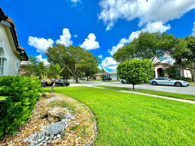 280 SW 167th Ave, Pembroke Pines, FL 33027