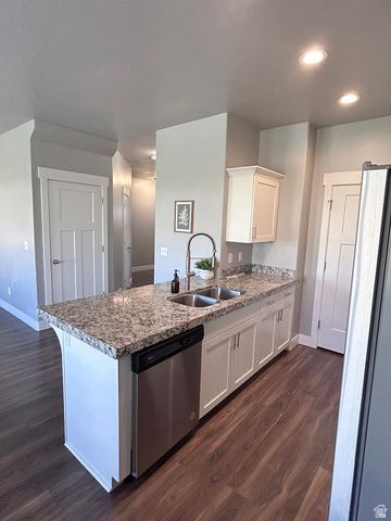 7427 N COTTAGE LN, Eagle Mountain, UT 84005