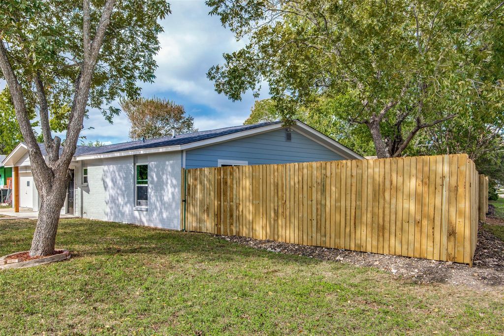 500 Lockwood ST, San Marcos, TX 78666