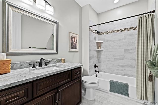 68 Fox Hollow Drive, Metamora, MI 48455