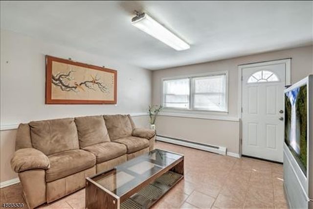 454 W 6Th Ave, Roselle Boro, NJ 07203