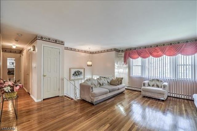 454 W 6Th Ave, Roselle Boro, NJ 07203