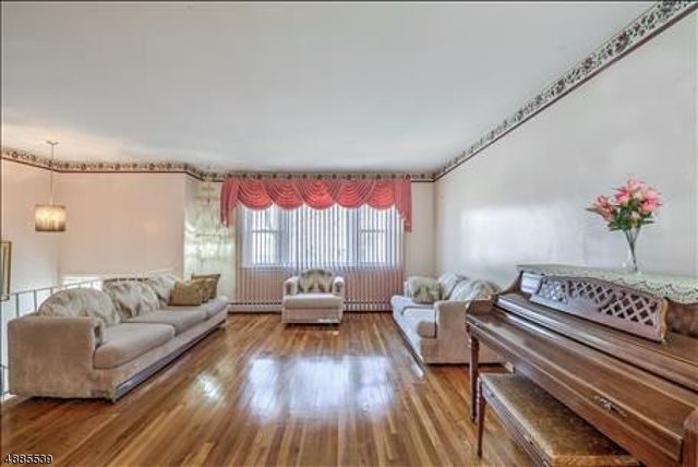 454 W 6Th Ave, Roselle Boro, NJ 07203