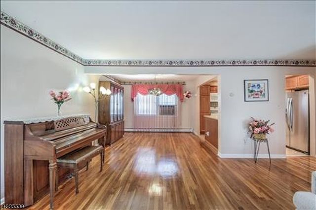 454 W 6Th Ave, Roselle Boro, NJ 07203