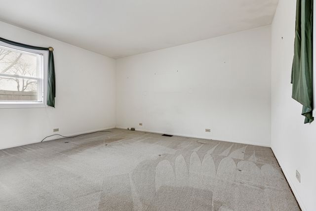 197 Smethwick Road, Elk Grove Village, IL 60007