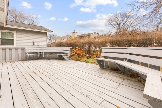 197 Smethwick Road, Elk Grove Village, IL 60007