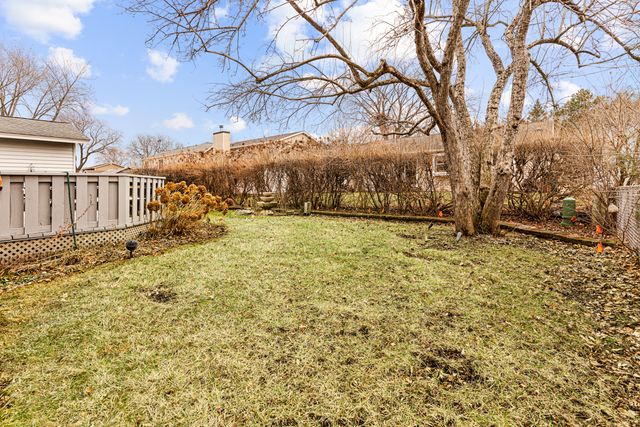 197 Smethwick Road, Elk Grove Village, IL 60007