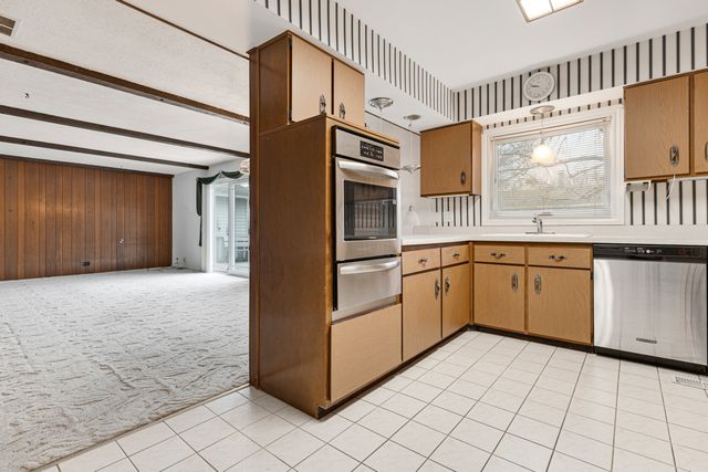 197 Smethwick Road, Elk Grove Village, IL 60007