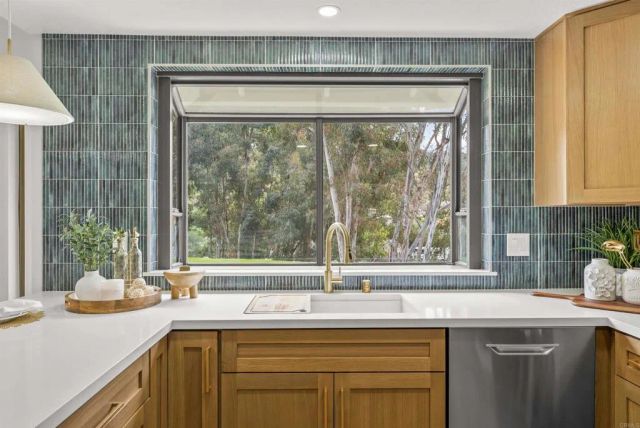 25945 Forest Drive, Escondido, CA 92026