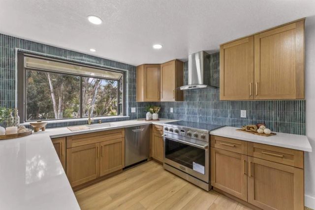 25945 Forest Drive, Escondido, CA 92026