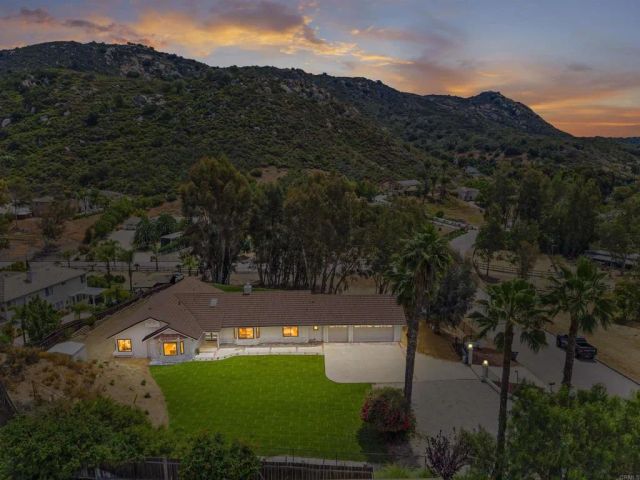 25945 Forest Drive, Escondido, CA 92026