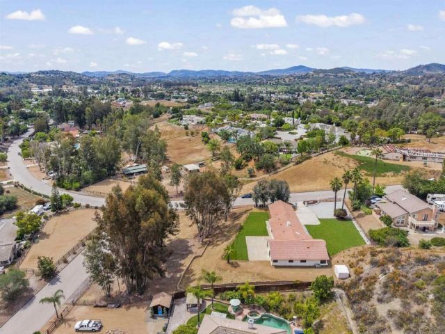 25945 Forest Drive, Escondido, CA 92026