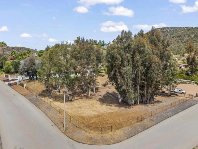 25945 Forest Drive, Escondido, CA 92026