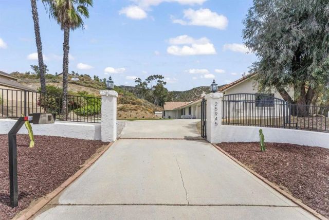 25945 Forest Drive, Escondido, CA 92026