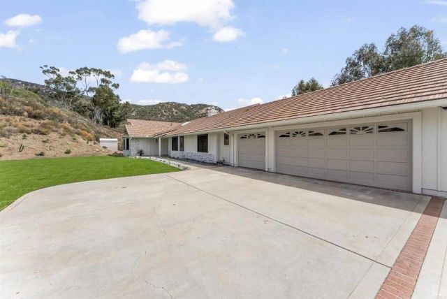 25945 Forest Drive, Escondido, CA 92026