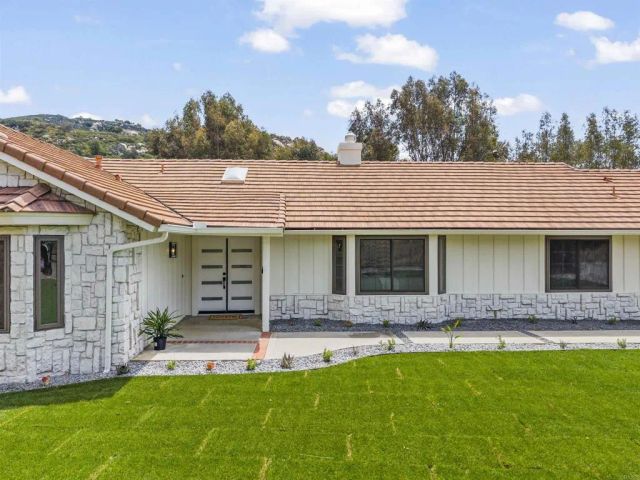 25945 Forest Drive, Escondido, CA 92026