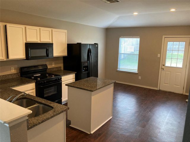 284 Loon Lake DR, Kyle, TX 78640