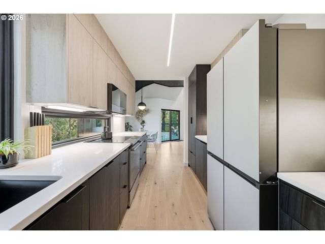 14863 TWIN FIR Ct, Lake Oswego, OR 97035